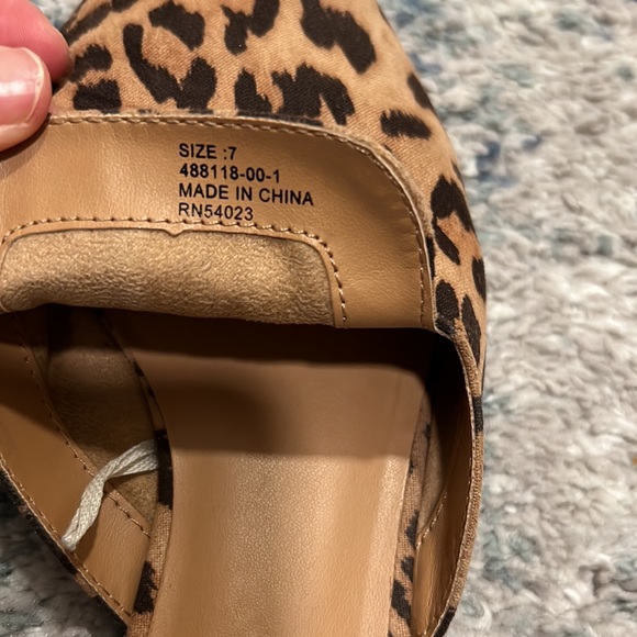 Banana republic leopard pointed slides - Picture 4 of 5